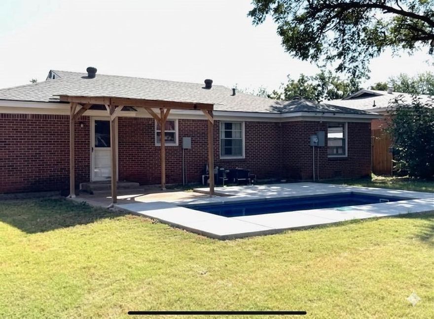 Take a look at this adorable home located in a well established Fort Worth neighborhood. Walking distance to schools, Large 2 car garage with built in storage. Oversize backyard with new privacy fence installed 2024 - dual gates, one on each side of the house, large storage barn, therapy lap pool installed 2024 (the security fence IS removable ), covered patio, Kitchen: updated gas range, large kitchen & dining area with storage in bar, Bathroom: Updated throughout 2022 and new plumbing in 2023, Custom paint colors throughout

Buyer and Buyers agent to verify all information including but limited to schools, room sizes and features