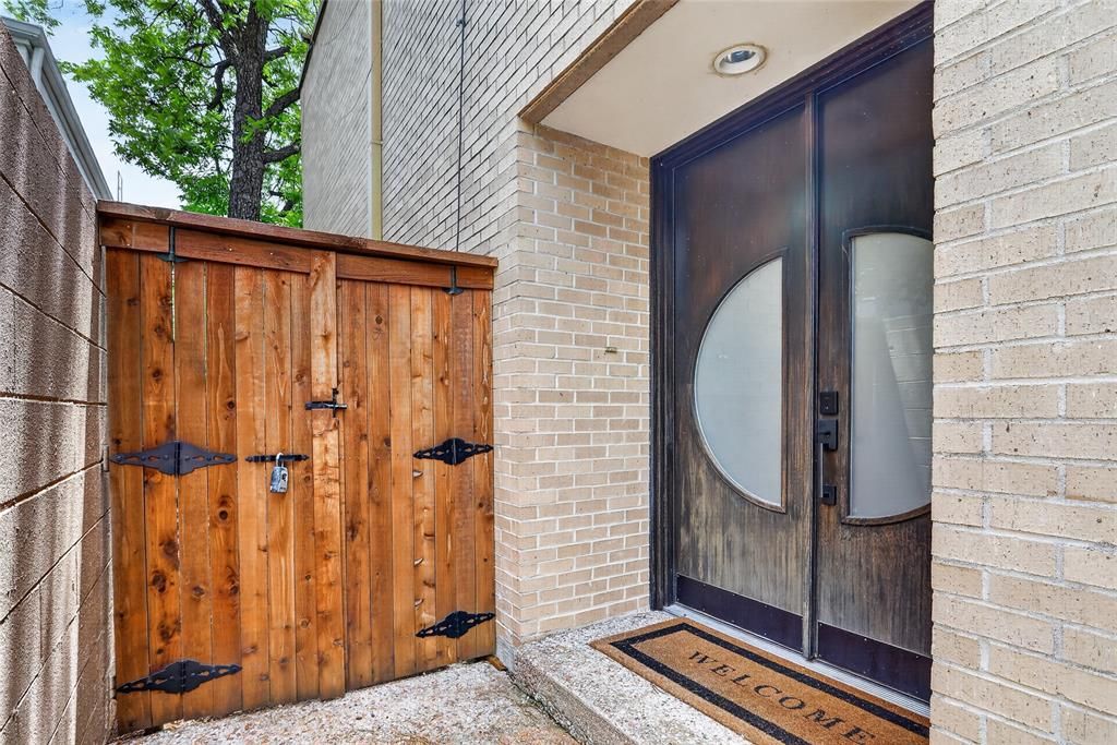 Photo of 5713 Pershing Avenue, Fort Worth, TX 76107 (MLS # 21260616)