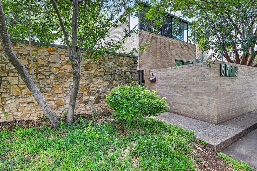 Photo of 5713 Pershing Avenue, Fort Worth, TX 76107 (MLS # 21260616)