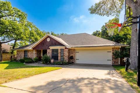 Photo of 22 Greenbriar Street, Mineral Wells, TX 76067 (MLS # 21347061)