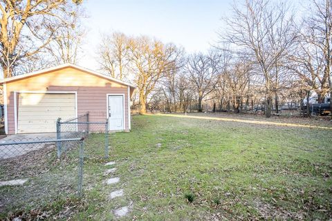 Tiny photo for 1414 Rice Avenue, Gainesville, TX 76240 (MLS # 21210428)