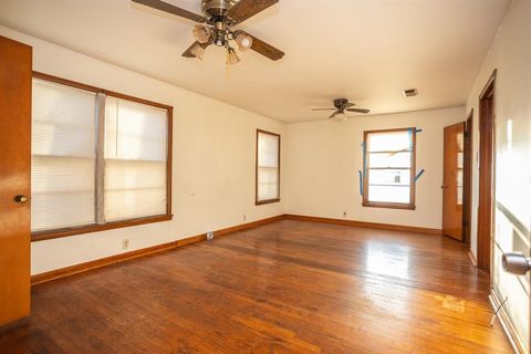 Tiny photo for 1414 Rice Avenue, Gainesville, TX 76240 (MLS # 21210428)