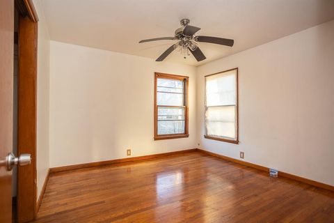 Tiny photo for 1414 Rice Avenue, Gainesville, TX 76240 (MLS # 21210428)