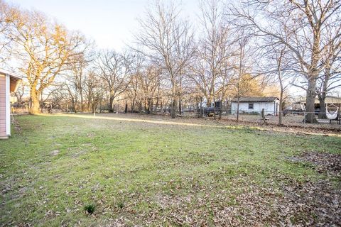 Tiny photo for 1414 Rice Avenue, Gainesville, TX 76240 (MLS # 21210428)
