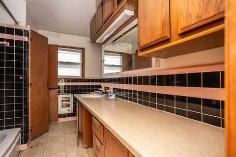 Tiny photo for 1414 Rice Avenue, Gainesville, TX 76240 (MLS # 21210428)