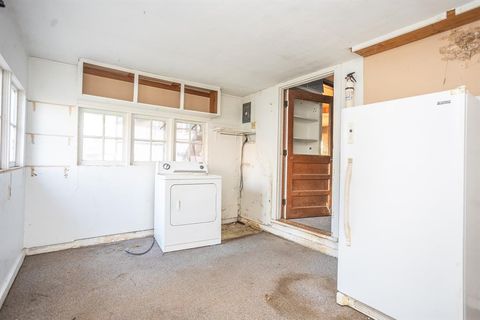 Tiny photo for 1414 Rice Avenue, Gainesville, TX 76240 (MLS # 21210428)