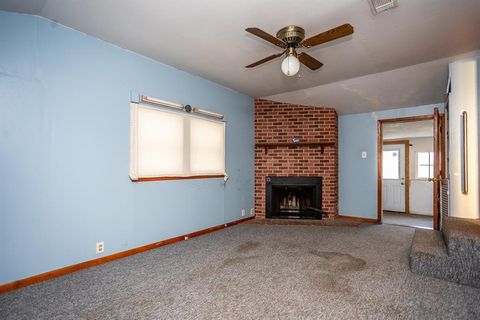 Tiny photo for 1414 Rice Avenue, Gainesville, TX 76240 (MLS # 21210428)