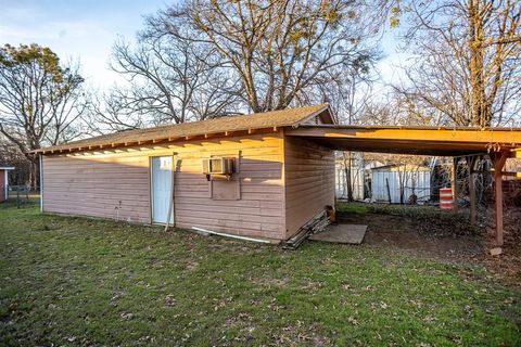 Tiny photo for 1414 Rice Avenue, Gainesville, TX 76240 (MLS # 21210428)