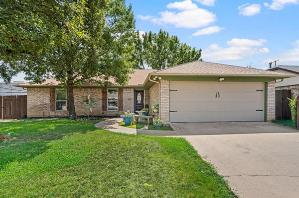 425 GLENWOOD TER, HURST, TX 76053 - Image cf013b930d41e6fefdcb4ecbe9ddc641/2386521133