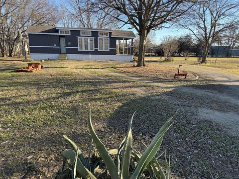 715 Atkinson Street Blooming Grove TX 76626