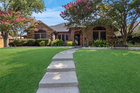 Photo of 1226 Stillwater Trail, Carrollton, TX 75007 (MLS # 21341281)