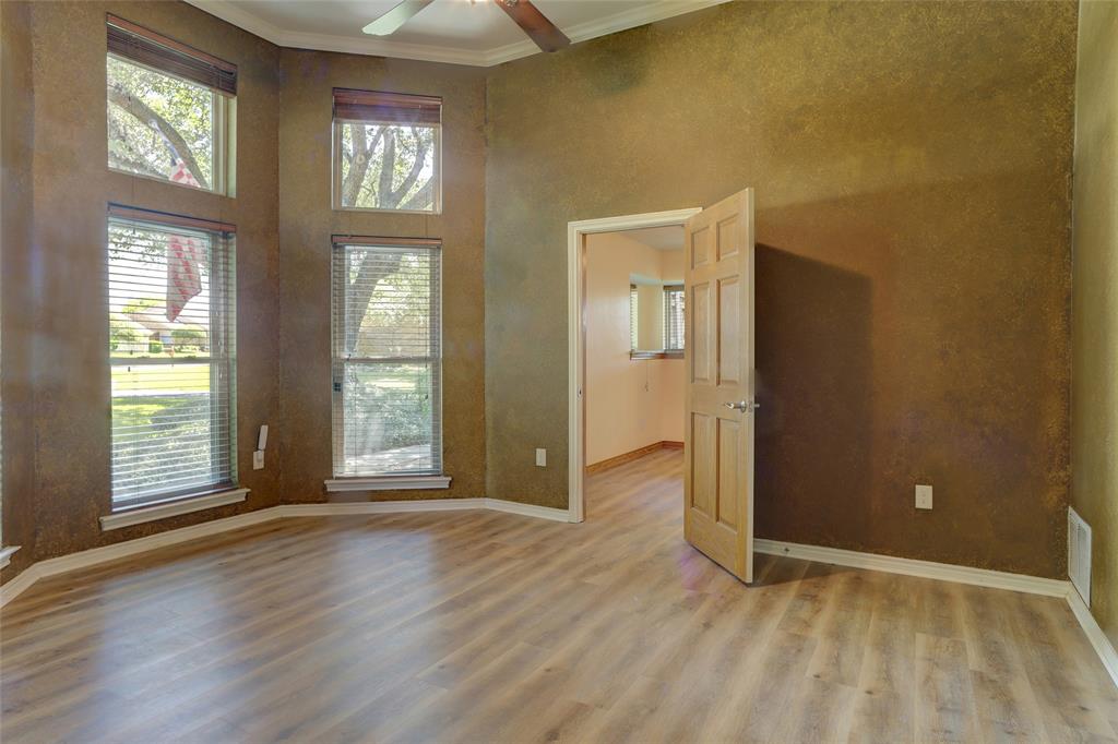 920 Raywood Circle