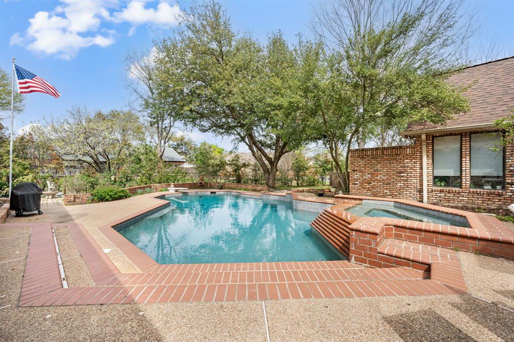 Woodland Hills Colleyville - Residential