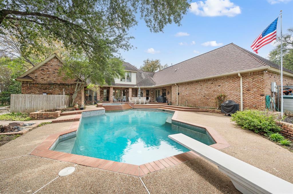 Woodland Hills Colleyville - Residential