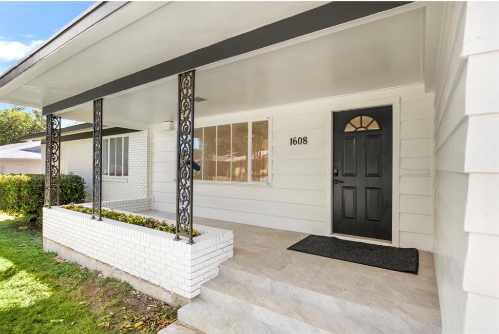 1608 Scenery Hill Road
