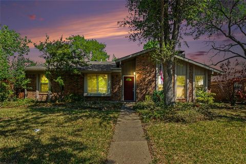 Photo of 3128 Fairgate Drive, Carrollton, TX 75007 (MLS # 21218876)
