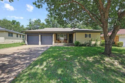 Photo of 813 S Andrews Street, Sherman, TX 75090 (MLS # 21362152)