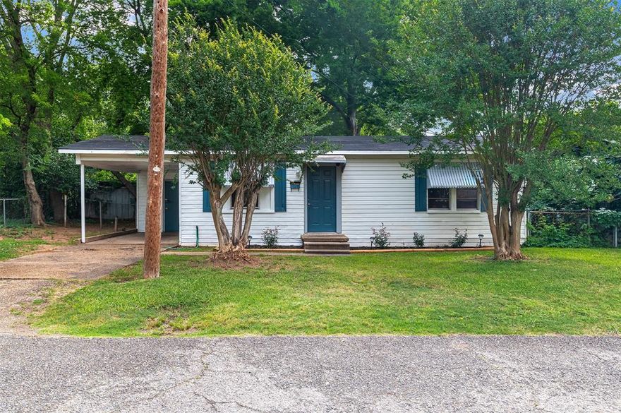 Great investment opportunity in Bossier City! This 2-bedroom, 1-bath home is conveniently located near I-20 and just minutes from Shreveport, offering easy access to shopping, dining, and employment centers. Ideal for investors looking to expand their portfolio or buyers seeking an affordable property.