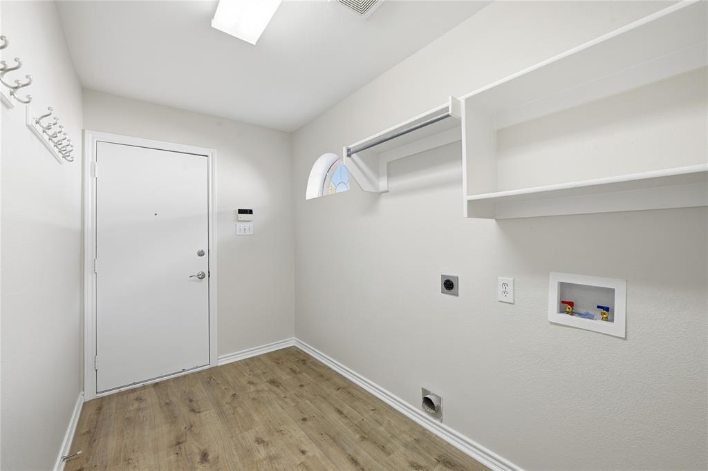 Flower Mound, Texas 75022, United States, 4 Bedrooms Bedrooms, ,2 BathroomsBathrooms,Residential,Pending,250993