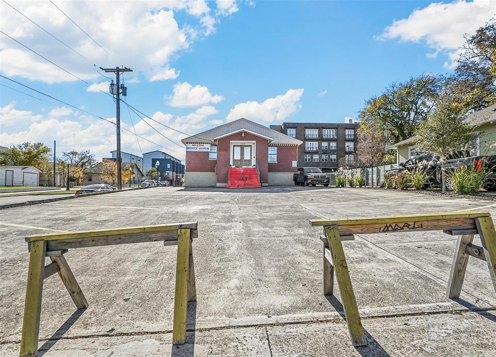 300 W 8th Street
