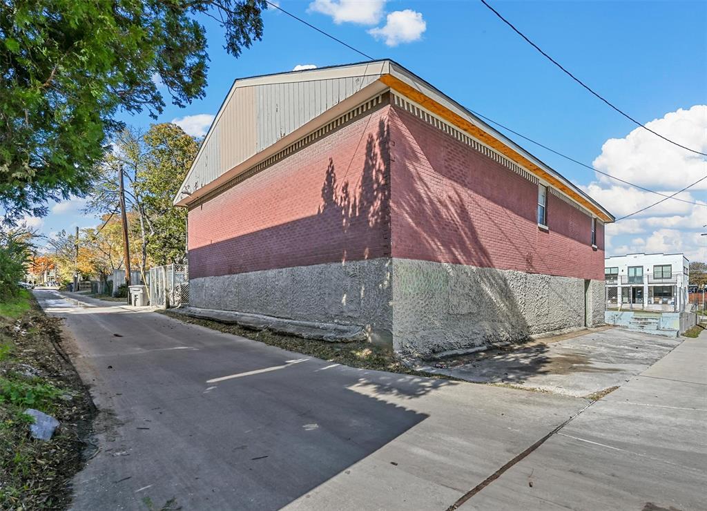 Dallas Land & Loan 02 - Commercial Sale