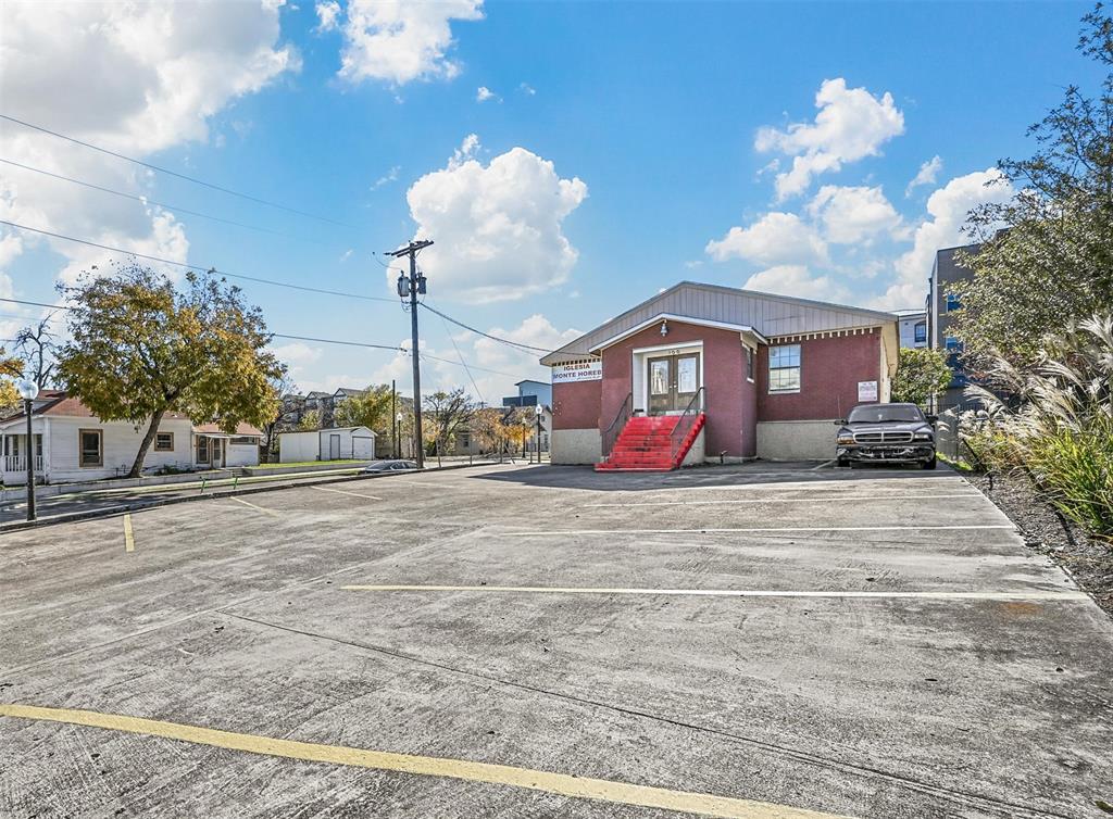 300 W 8th Street