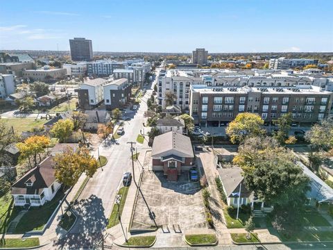300 W 8th Street Dallas TX 75208