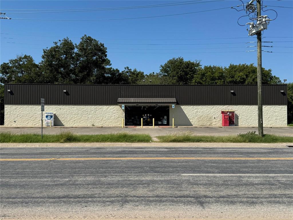 Central Deleon - Commercial Sale
