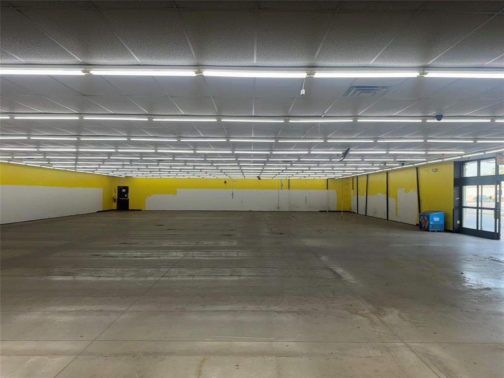 Central Deleon - Commercial Sale