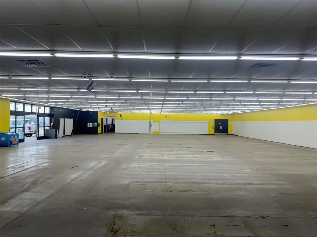 Central Deleon - Commercial Sale