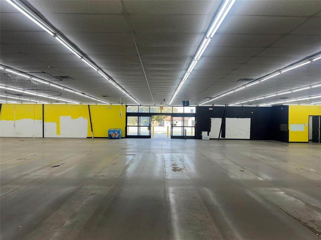 Central Deleon - Commercial Sale