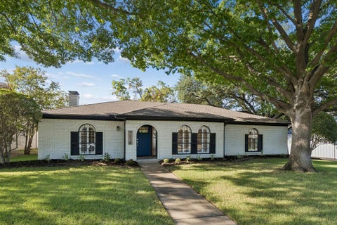 Photo of 7210 Bluefield Drive, Dallas, TX 75248 (MLS # 21380631)