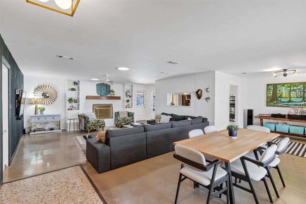 Photo of 4025 Aragon Drive, Fort Worth, TX 76133 (MLS # 21267945)