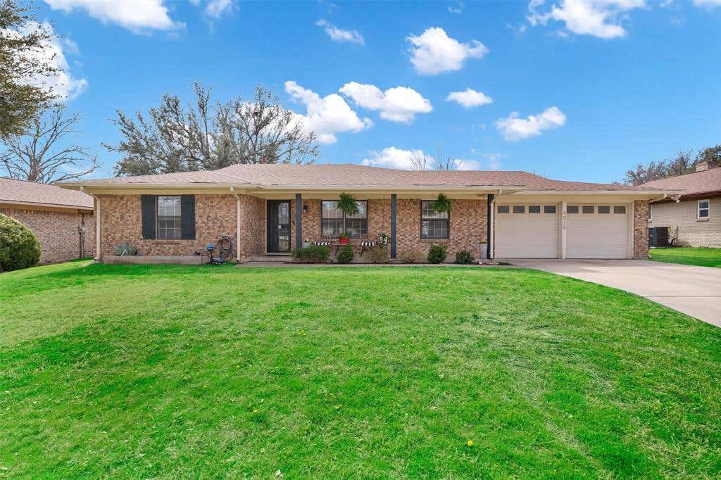 Photo of 4025 Aragon Drive, Fort Worth, TX 76133 (MLS # 21267945)