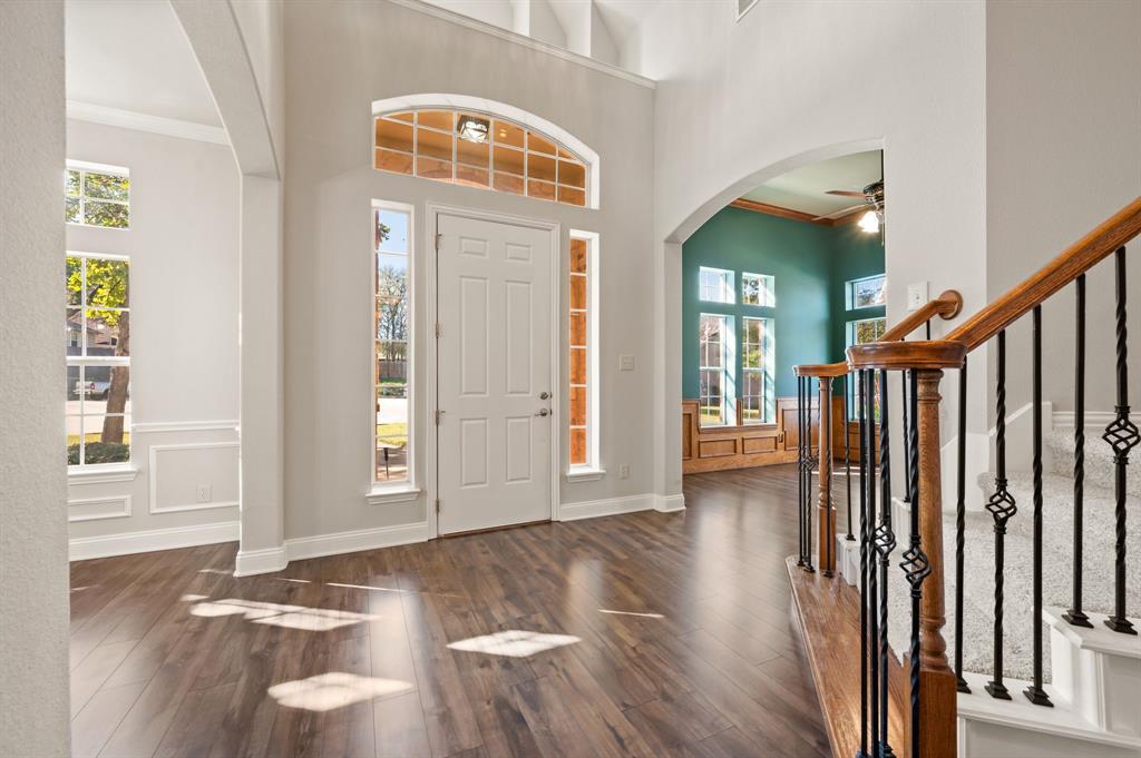 2002 Munro Park Avenue