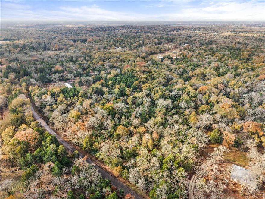 If you’ve been dreaming of space to build, roam, and truly make something your own, this over 6 acre property in Fairfield ISD is worth a look. With plenty of room for a custom home, small agricultural use, or weekend recreation, this land offers the freedom so many buyers are searching for. Whether you envision quiet country living, room for animals, or a place to unwind and enjoy the outdoors, this property gives you the opportunity to create exactly what fits your lifestyle. Bring your plans and make this land your own.