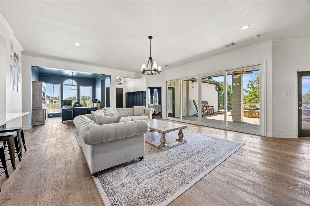 A0140 J W LOVE, TRACT 11, ACRES 5 - Residential