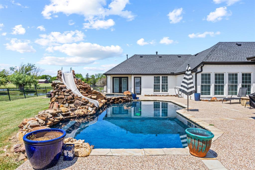 A0140 J W LOVE, TRACT 11, ACRES 5 - Residential