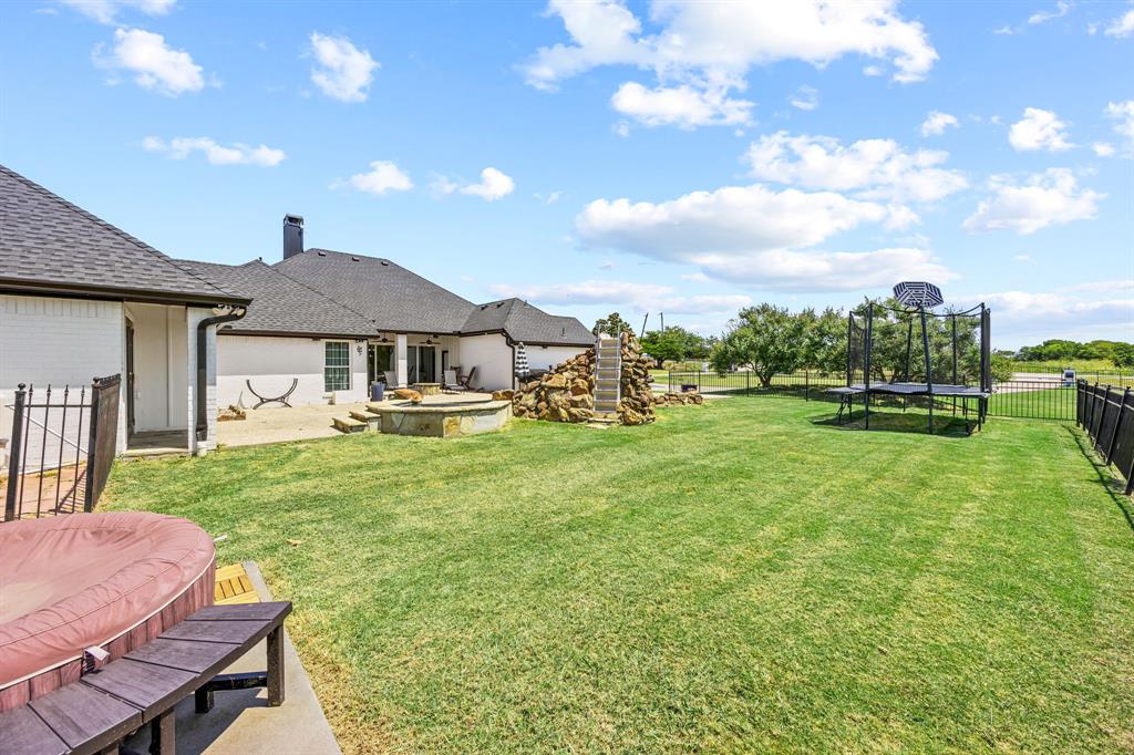 A0140 J W LOVE, TRACT 11, ACRES 5 - Residential