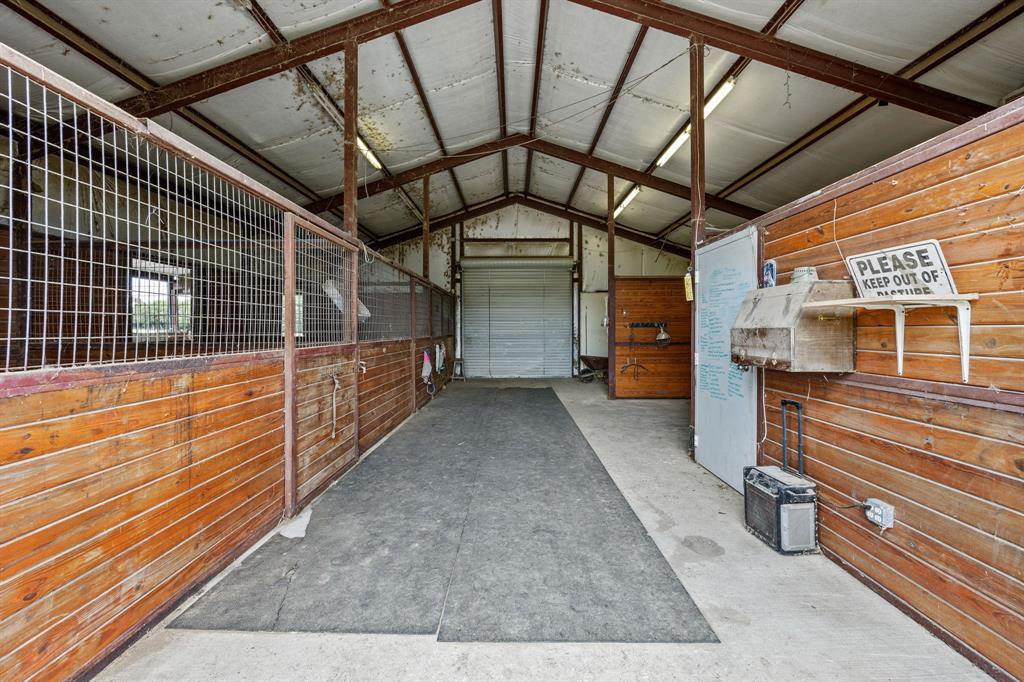 A0140 J W LOVE, TRACT 11, ACRES 5 - Residential