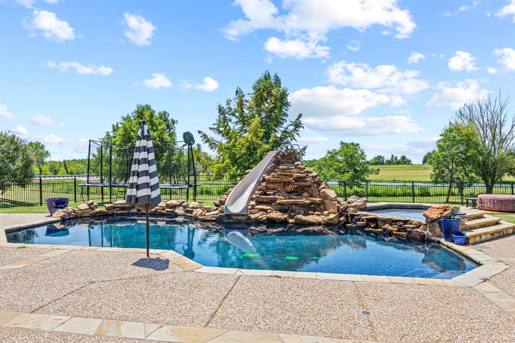 A0140 J W LOVE, TRACT 11, ACRES 5 - Residential