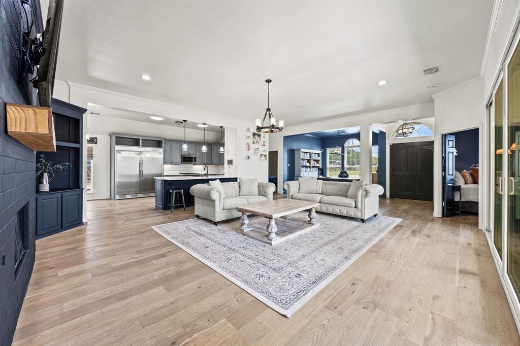 A0140 J W LOVE, TRACT 11, ACRES 5 - Residential