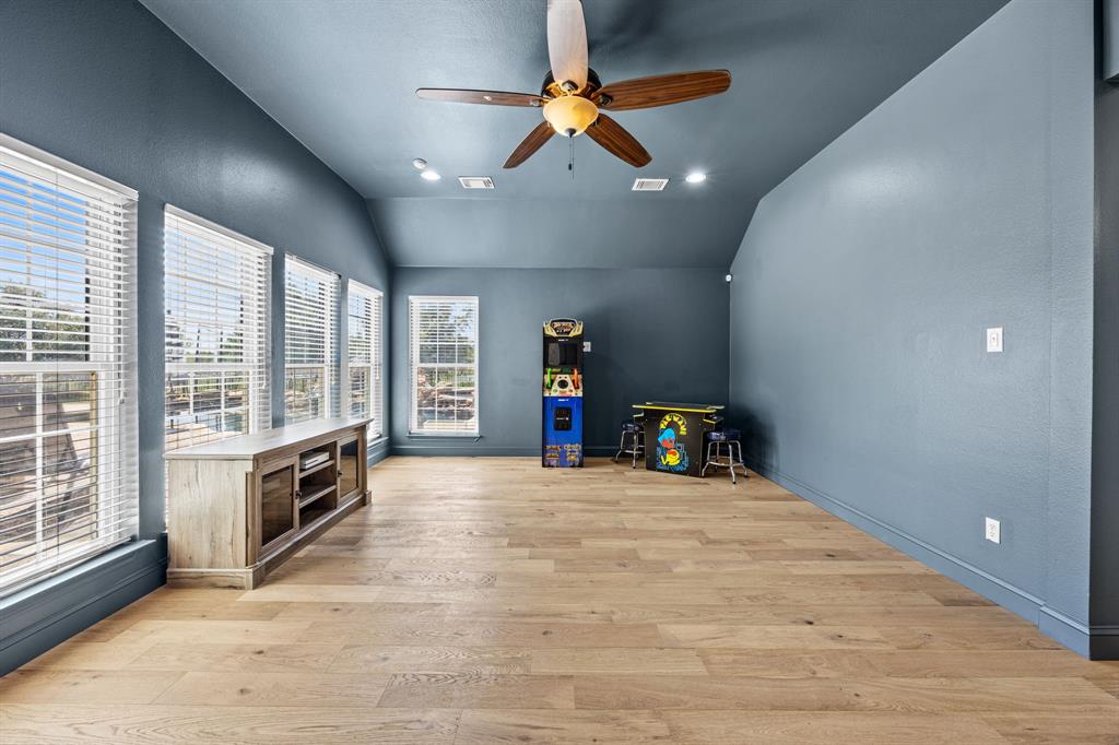 A0140 J W LOVE, TRACT 11, ACRES 5 - Residential