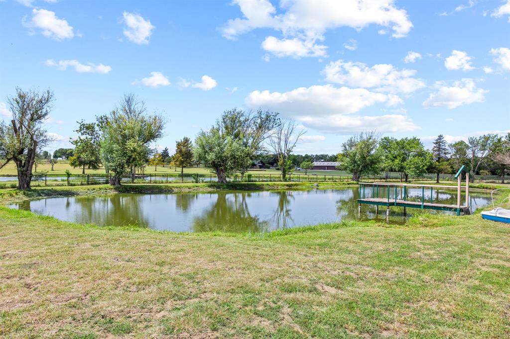 A0140 J W LOVE, TRACT 11, ACRES 5 - Residential