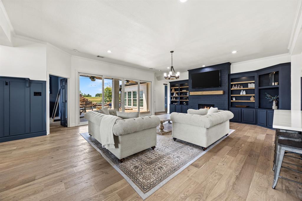 A0140 J W LOVE, TRACT 11, ACRES 5 - Residential