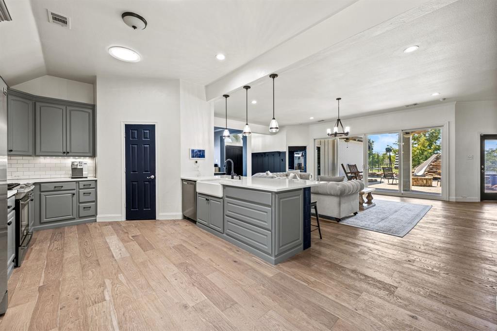 A0140 J W LOVE, TRACT 11, ACRES 5 - Residential