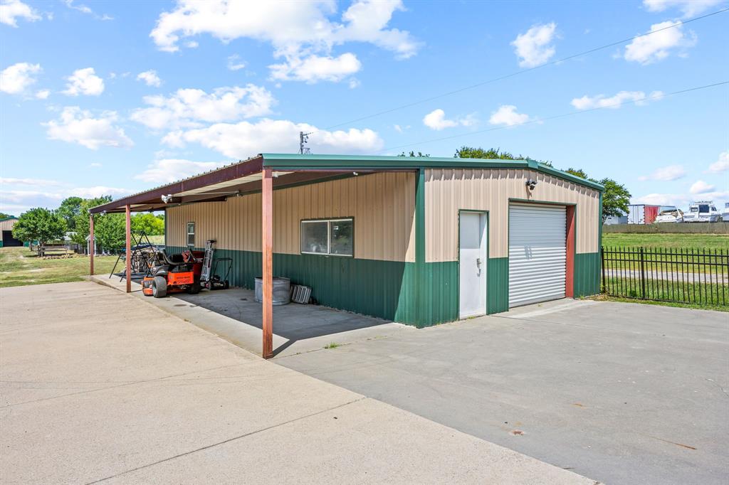 A0140 J W LOVE, TRACT 11, ACRES 5 - Residential