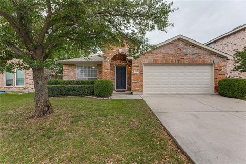 Photo of 10449 Winding Passage Way, Fort Worth, TX 76131 (MLS # 21255277)