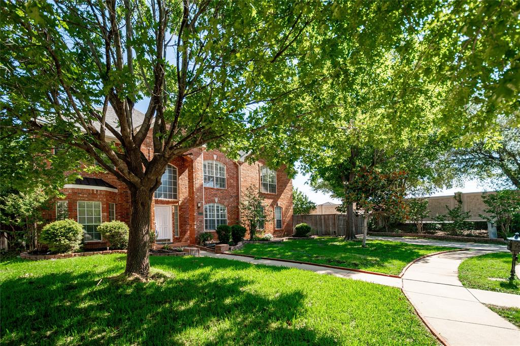 2700 Lake Crest Drive