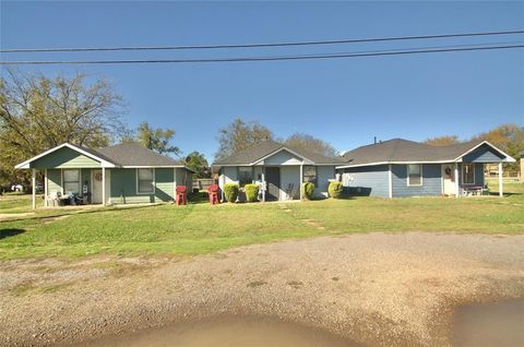 A home in Honey Grove